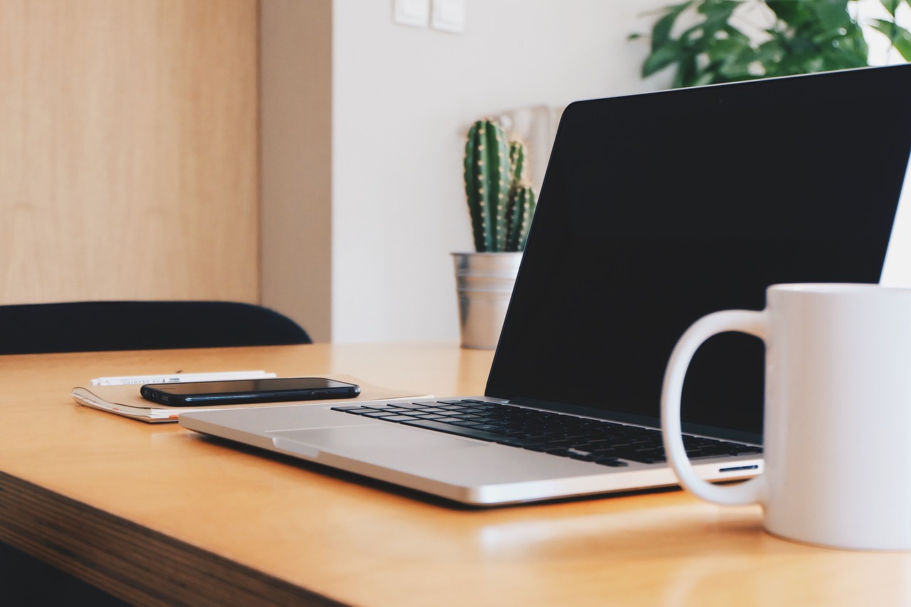 Ergonomische zit-sta bureaus voor thuiswerken